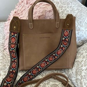 Portland Leather Medium Crossbody Cappuccino